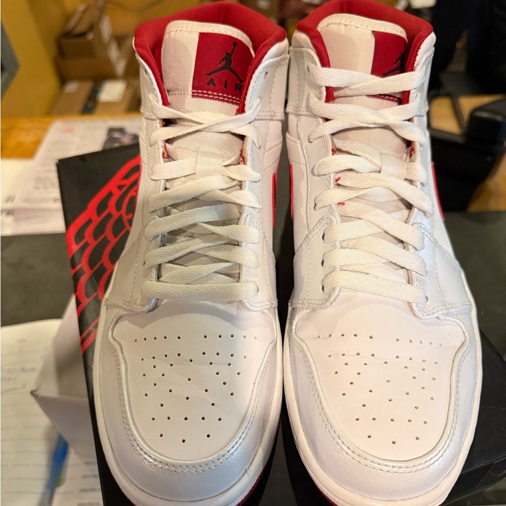 Jordan 1 Metallic Red Mid (2014) Size 9M - Picture 5 of 7